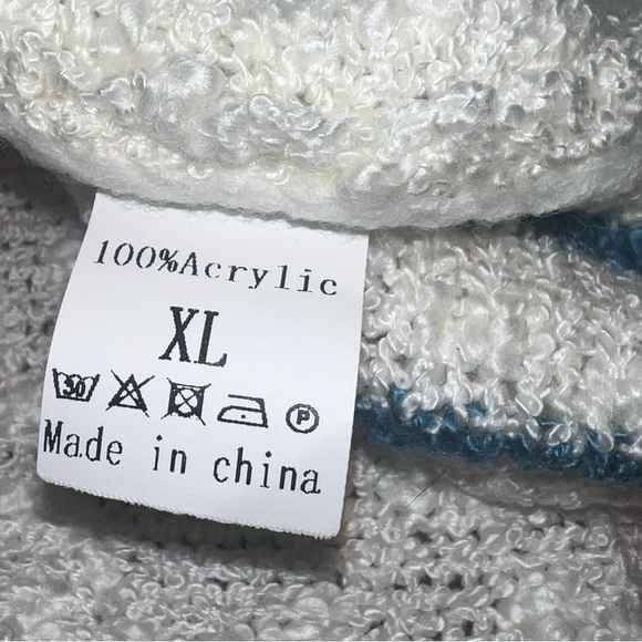 three- quarter wide sleeve beach sweater - Picture 5 of 7